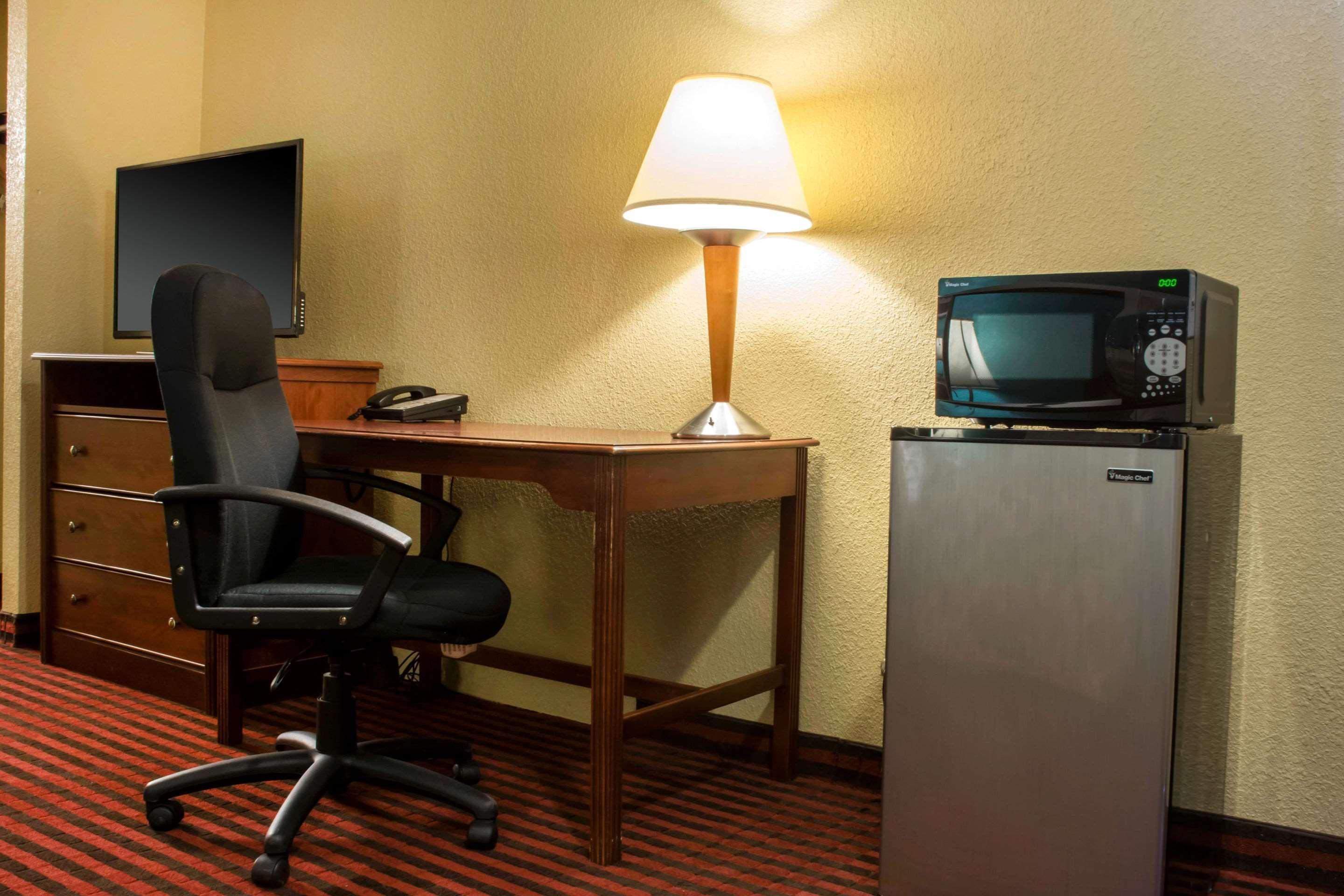 Econo Lodge Hotel Bradford Luaran gambar