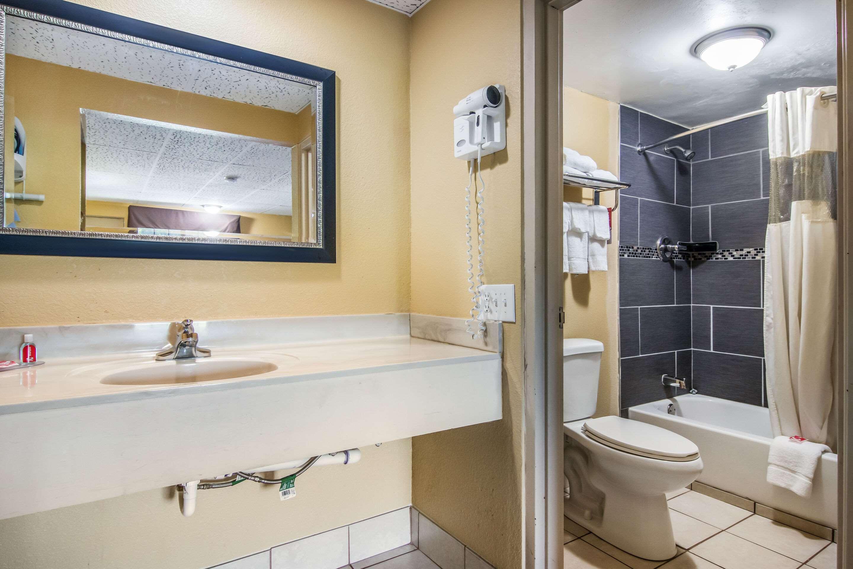 Econo Lodge Hotel Bradford Luaran gambar
